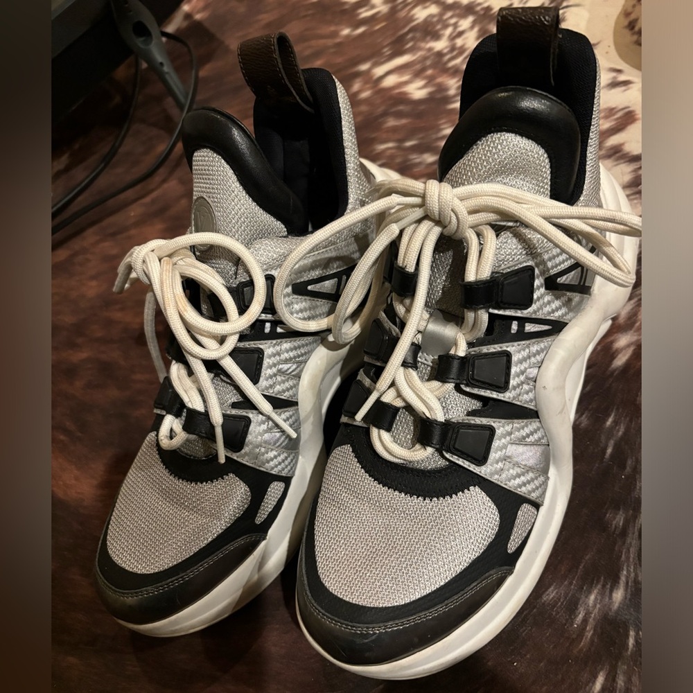 Louis Vuitton Archlight